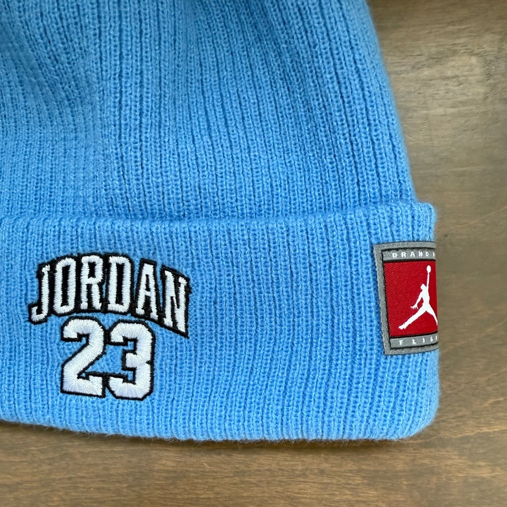 NWT • Jordan Legend Blue 2 piece set Beanie Hat and Gloves - Picture 4 of 6